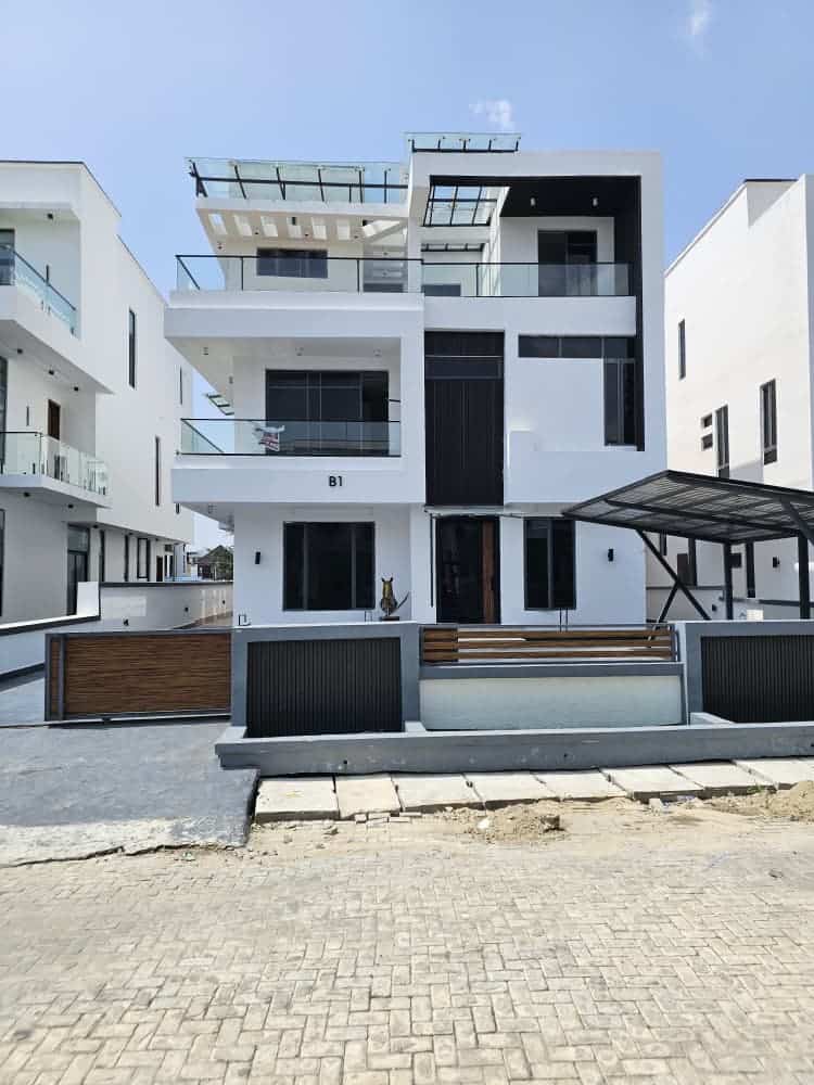 6 bedroom Triplex + BQ Ikotan Lekki, Lagos