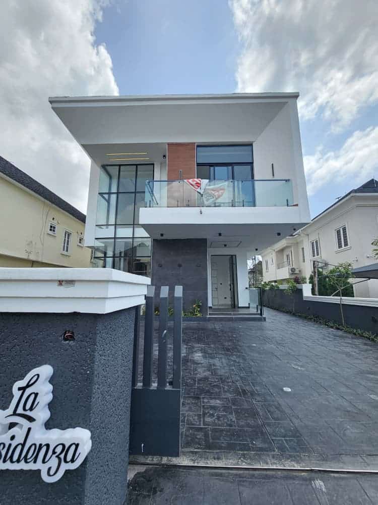 5 bedroom Detached Triplex + BQ Ikota Lekki Lagos