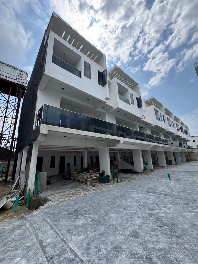 Spacious 3 Bedroom Duplex