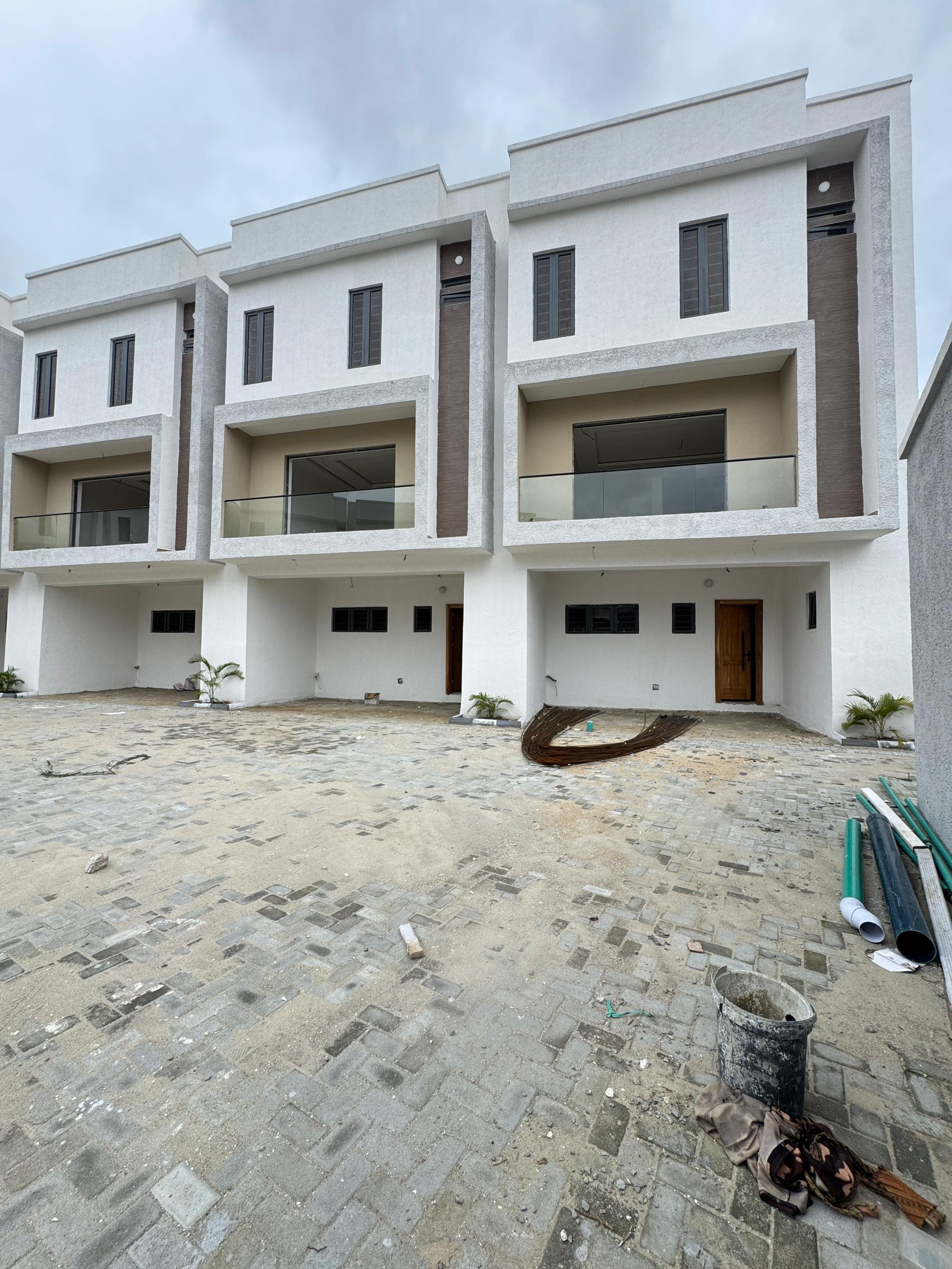 STUNNING SERVICED 4 BEDROOM TERRACE DUPLEX