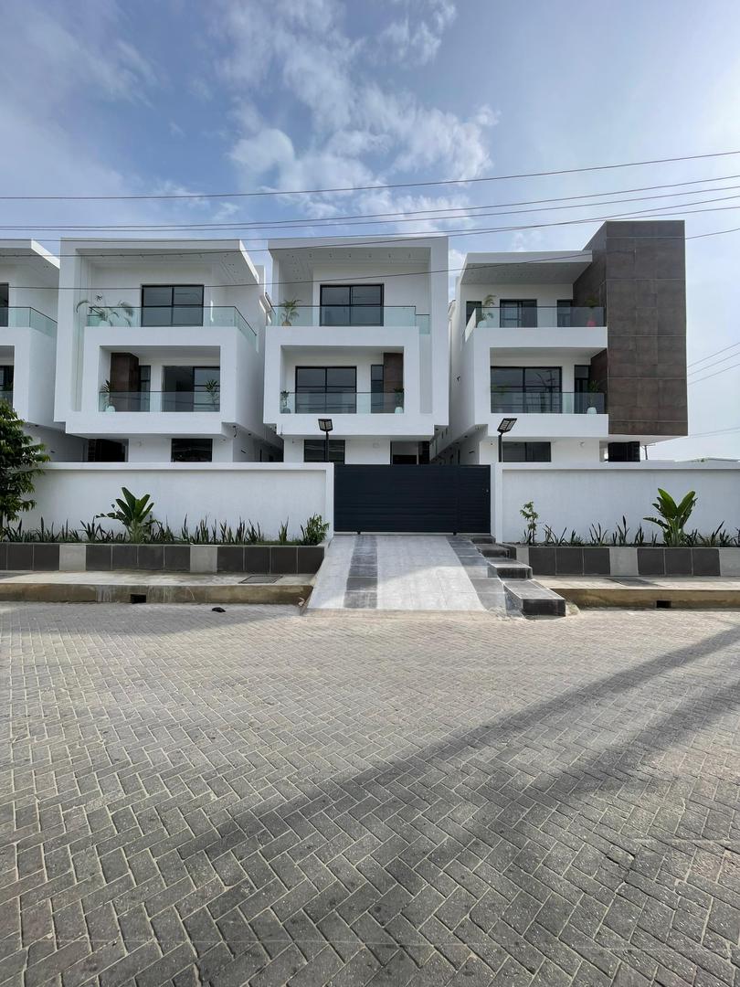 LUXURY 5BEDROOM FULLY DETACHED DUPLEX LEKKI PHASE 1 LAGOS π³π¬