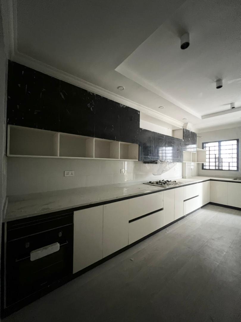 4 Bedroom serviced apartment for sale in Lekki Phase 1 Lagos (11)