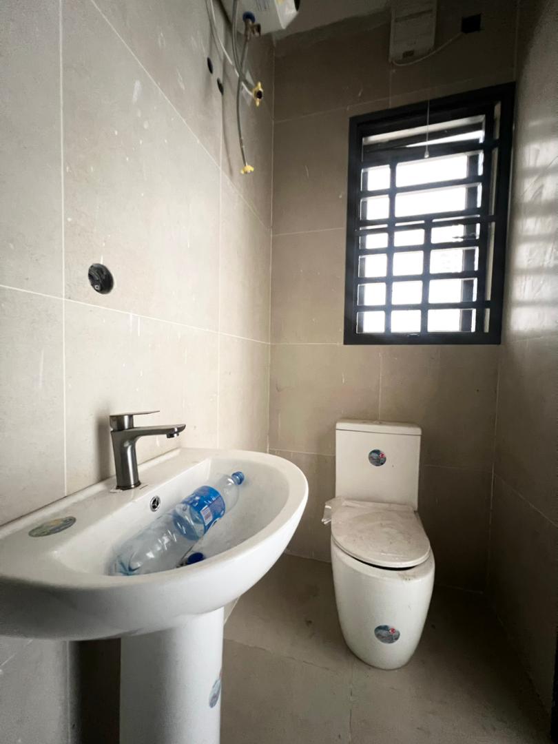 4 Bedroom serviced apartment for sale in Lekki Phase 1 Lagos (16)