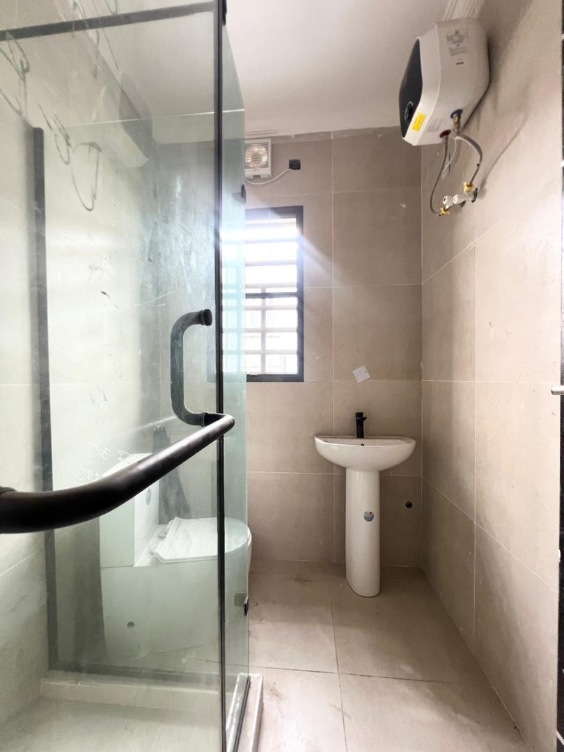 4 Bedroom serviced apartment for sale in Lekki Phase 1 Lagos (20)