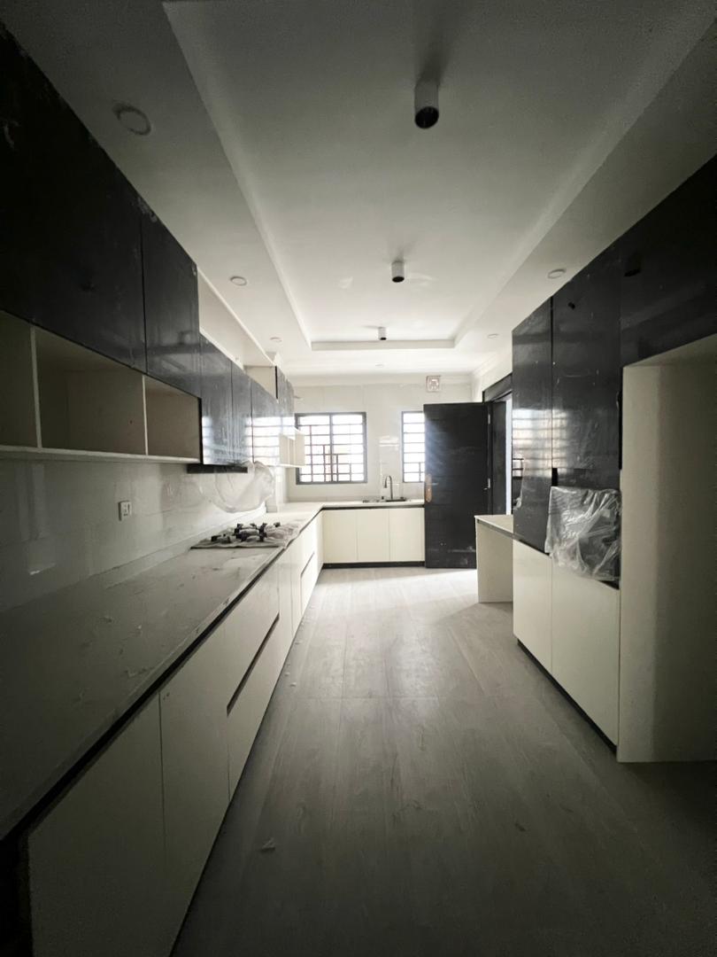 4 Bedroom serviced apartment for sale in Lekki Phase 1 Lagos (8)