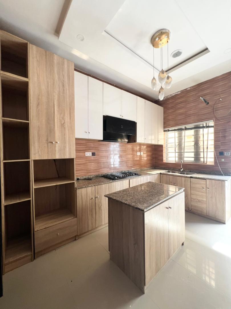 4-bedroom-duplex-for-rent-with-security-house-lekki (5)