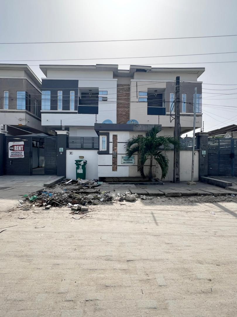 4-bedroom-duplex-for-rent-with-security-house-lekki (6)