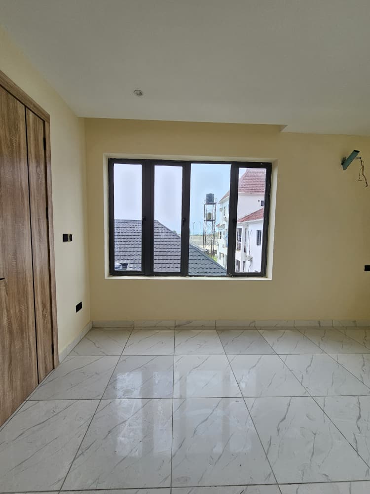 alt=Newly built 2-bedroom serviced apartment in Jakande Lekki near Circle Mall with 24-hour security (10)