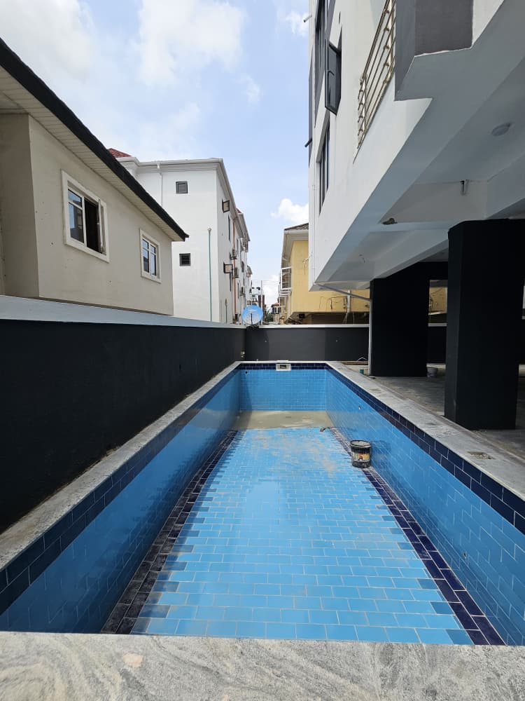 alt=Newly built 2-bedroom serviced apartment in Jakande Lekki near Circle Mall with 24-hour security (3)