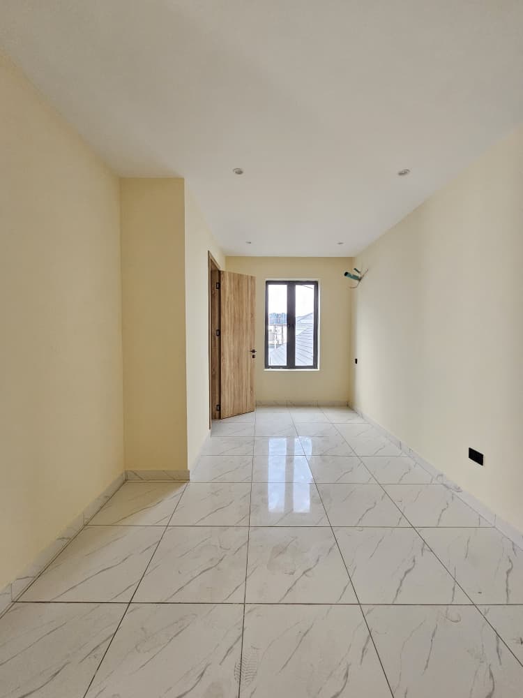 alt=Newly built 2-bedroom serviced apartment in Jakande Lekki near Circle Mall with 24-hour security (5)