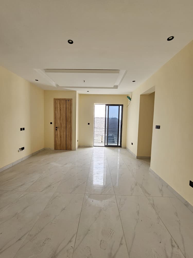 alt=Newly built 2-bedroom serviced apartment in Jakande Lekki near Circle Mall with 24-hour security (6)