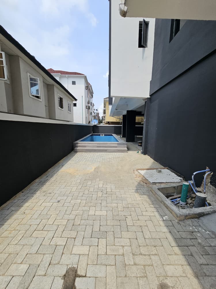 alt=Newly built 2-bedroom serviced apartment in Jakande Lekki near Circle Mall with 24-hour security (9)