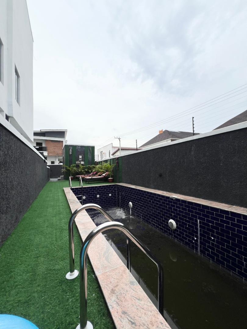 luxury-4-bedroom-duplex-with-swimming-pool-for-sale-lagos (3)