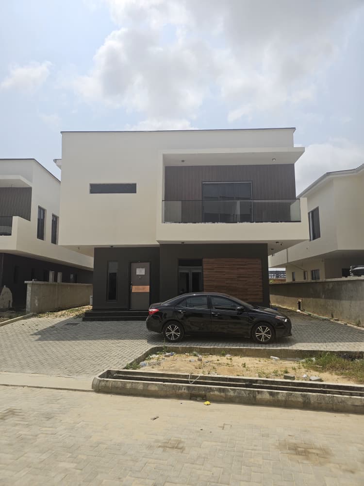 Classic 5-Bedroom Fully Detached Duplex with Swimming Pool & BQ