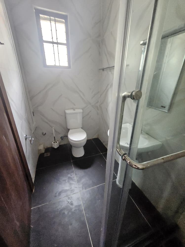 luxury-6-bedroom-detached-mansion-pool-cinema-lekki-phase-1-sale (11)