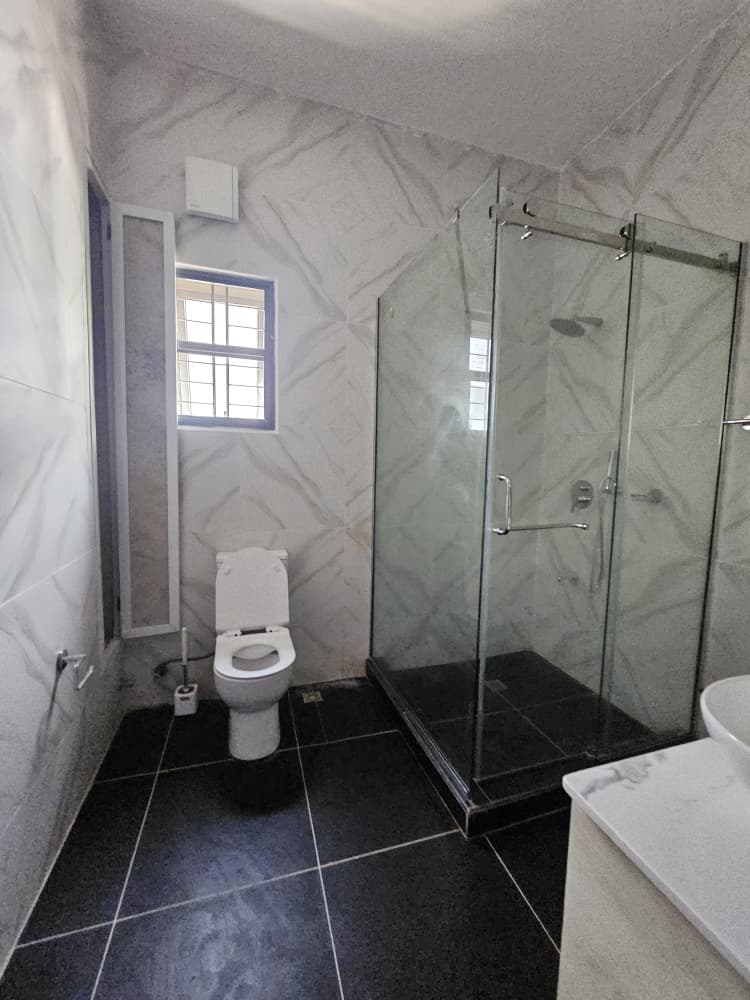 luxury-6-bedroom-detached-mansion-pool-cinema-lekki-phase-1-sale (18)