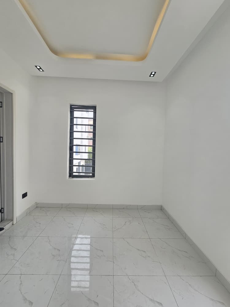 newly-built-2-bedroom-apartment-for-sale-jakande-lekki-lagos (5)