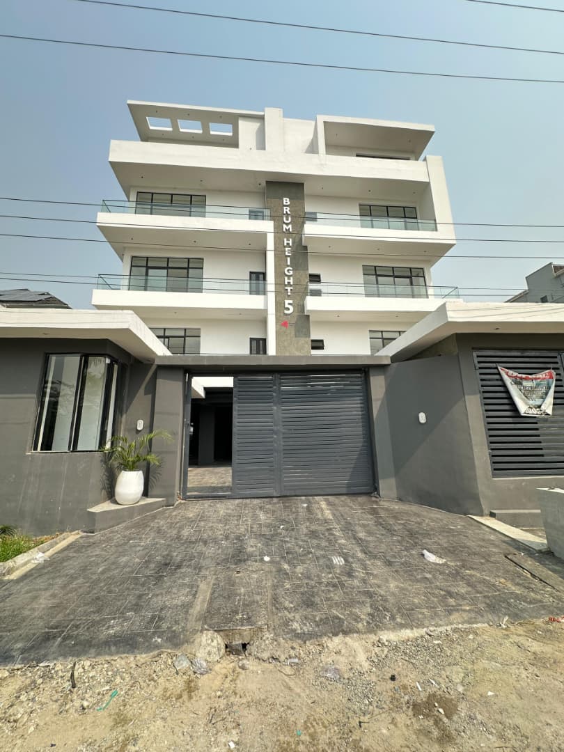 Spacious 5 Bedroom Fully Detached Duplex