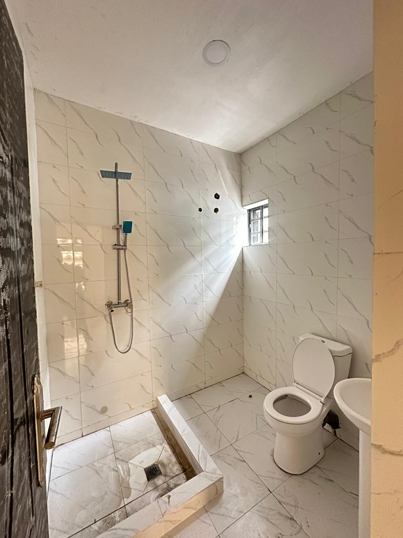 spacious-1-bedroom-apartment-for-sale-lekki-phase-1-lagos (10)
