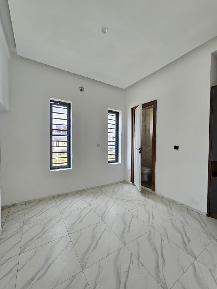 spacious-1-bedroom-apartment-for-sale-lekki-phase-1-lagos (10)