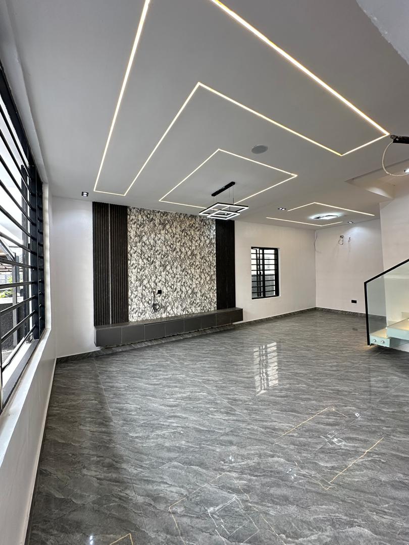 spacious-1-bedroom-apartment-for-sale-lekki-phase-1-lagos (11)