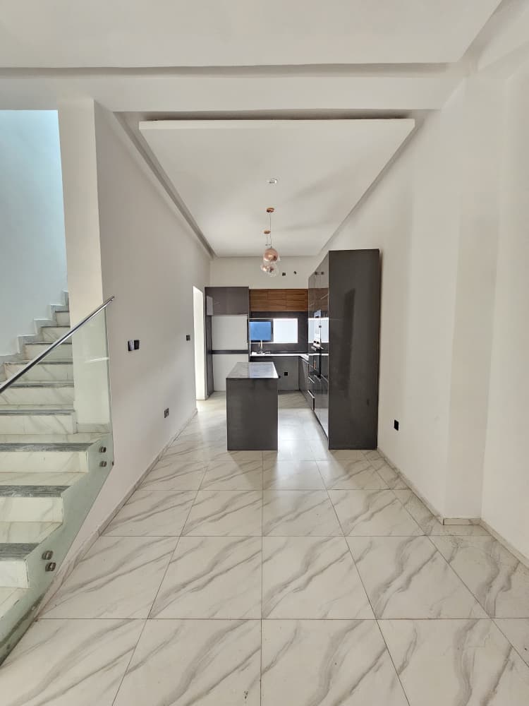 spacious-1-bedroom-apartment-for-sale-lekki-phase-1-lagos (2)