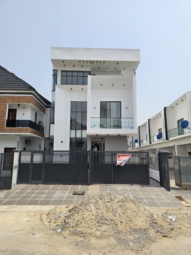 spacious-1-bedroom-apartment-for-sale-lekki-phase-1-lagos (2)