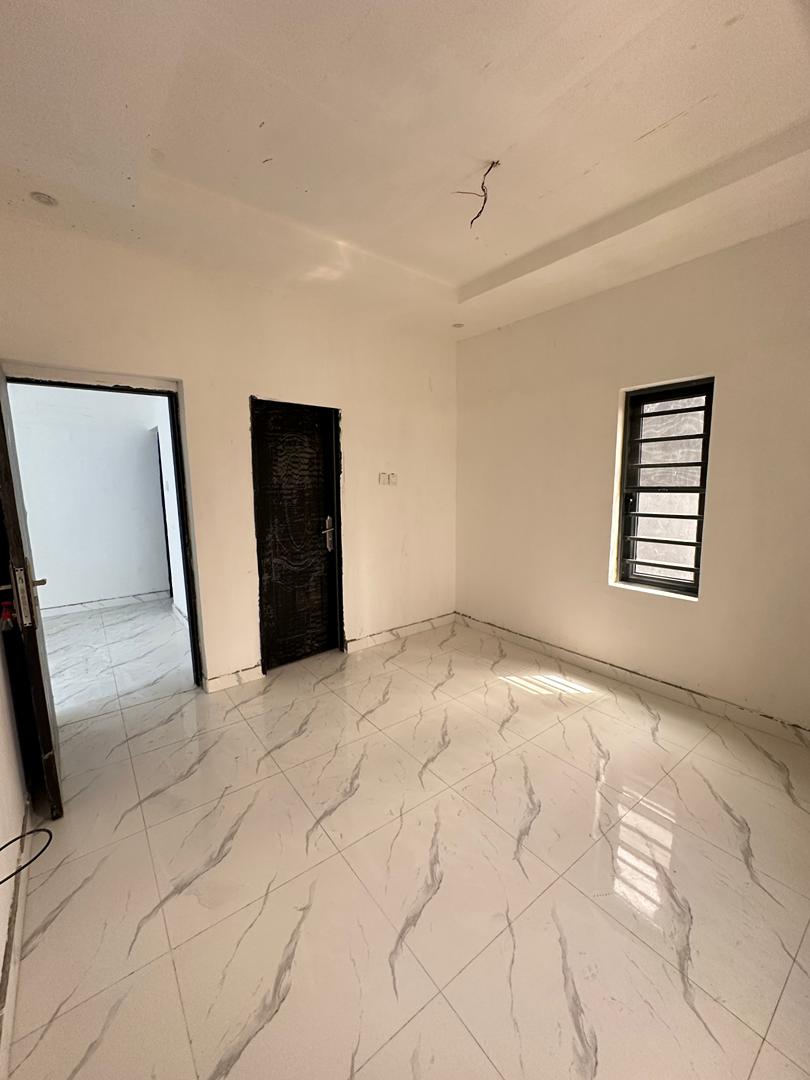 spacious-1-bedroom-apartment-for-sale-lekki-phase-1-lagos (2)