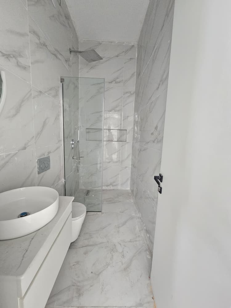 spacious-1-bedroom-apartment-for-sale-lekki-phase-1-lagos (2)