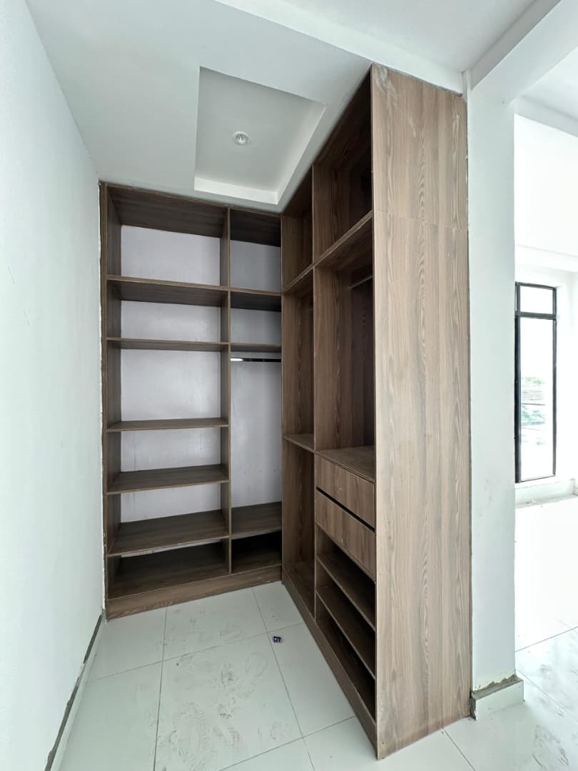 spacious-1-bedroom-apartment-for-sale-lekki-phase-1-lagos (21)