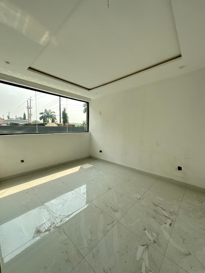 spacious-1-bedroom-apartment-for-sale-lekki-phase-1-lagos (3)