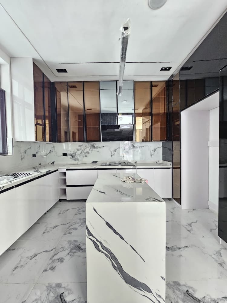 spacious-1-bedroom-apartment-for-sale-lekki-phase-1-lagos (4)