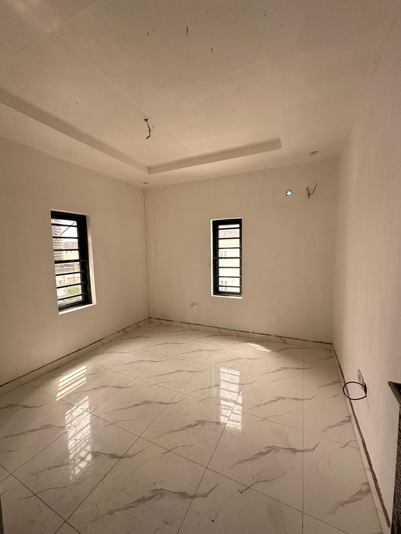 spacious-1-bedroom-apartment-for-sale-lekki-phase-1-lagos (4)