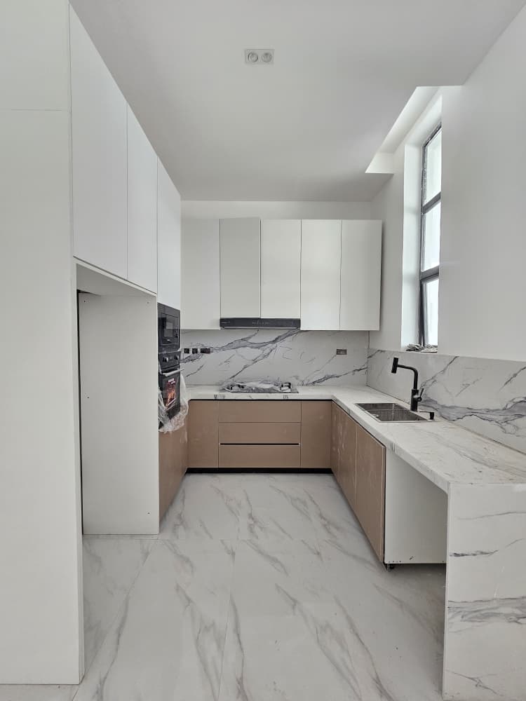 spacious-1-bedroom-apartment-for-sale-lekki-phase-1-lagos (4)