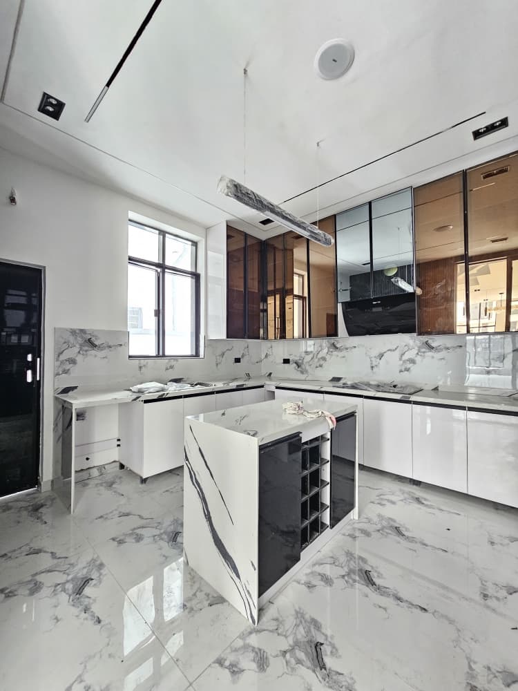 spacious-1-bedroom-apartment-for-sale-lekki-phase-1-lagos (5)