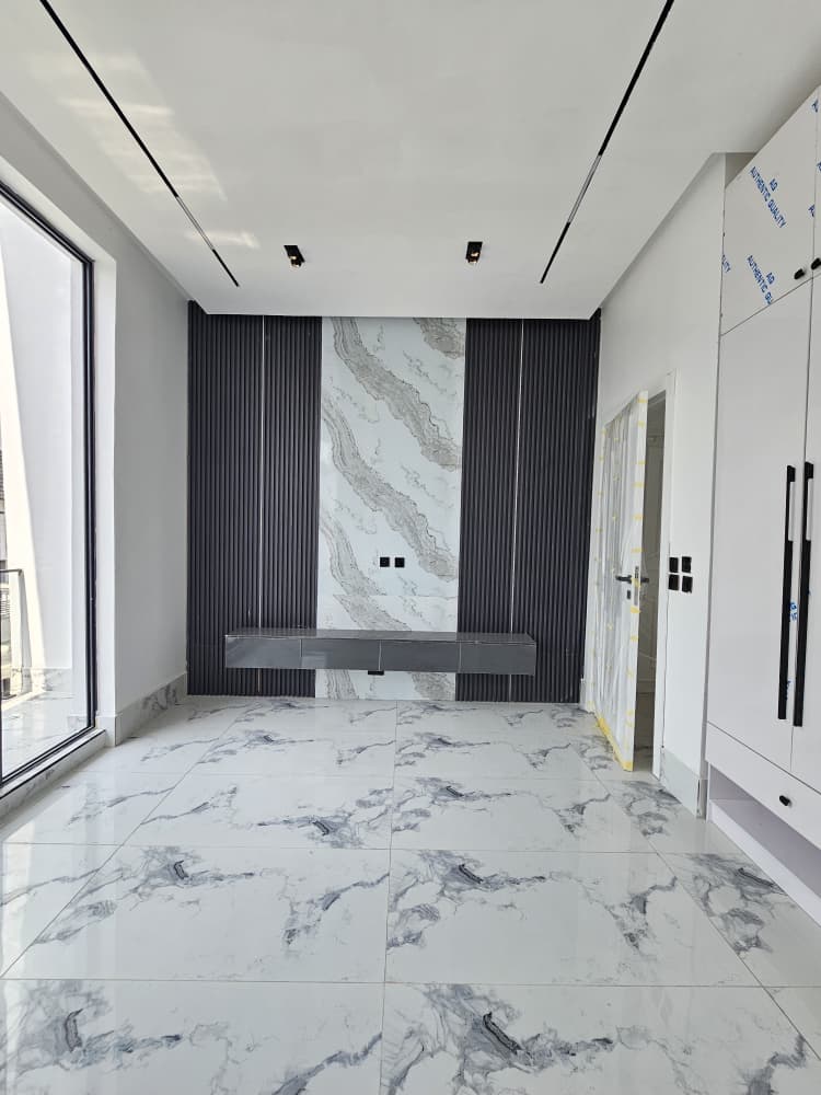 spacious-1-bedroom-apartment-for-sale-lekki-phase-1-lagos (6)