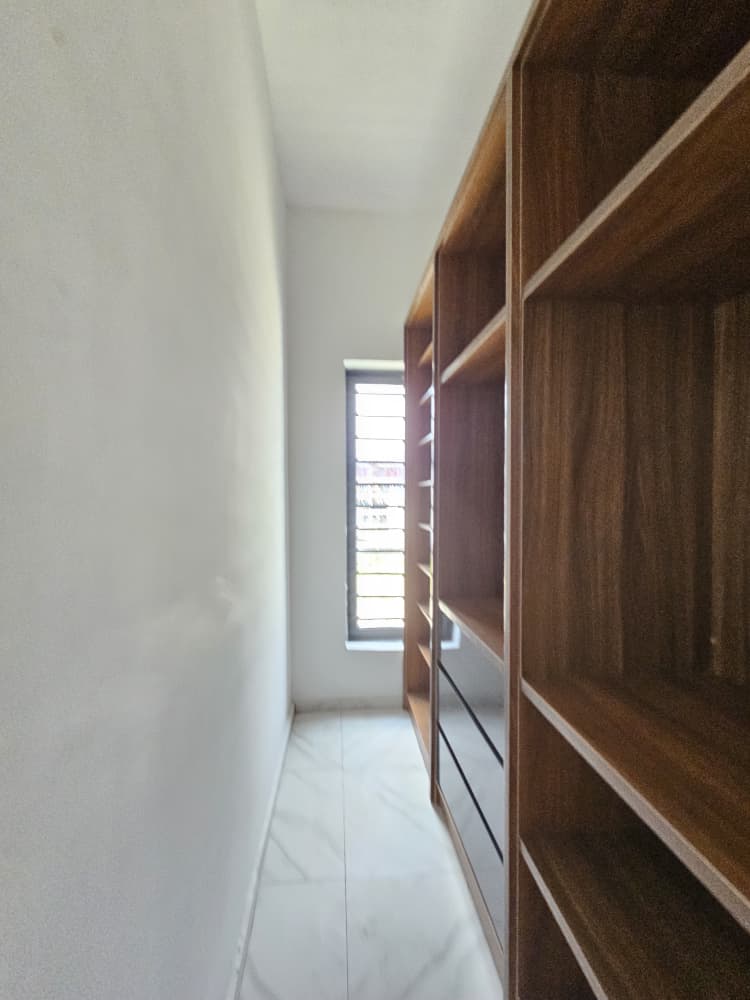 spacious-1-bedroom-apartment-for-sale-lekki-phase-1-lagos (7)