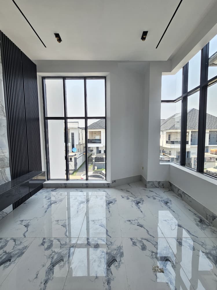 spacious-1-bedroom-apartment-for-sale-lekki-phase-1-lagos (8)