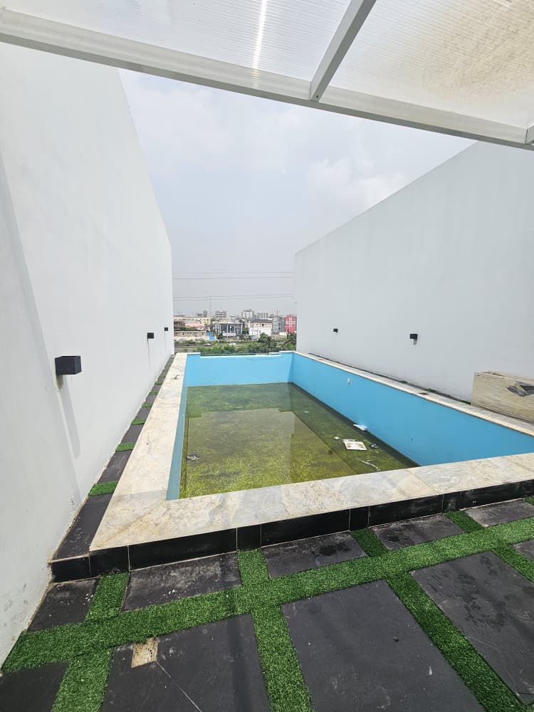 spacious-1-bedroom-apartment-for-sale-lekki-phase-1-lagos (9)