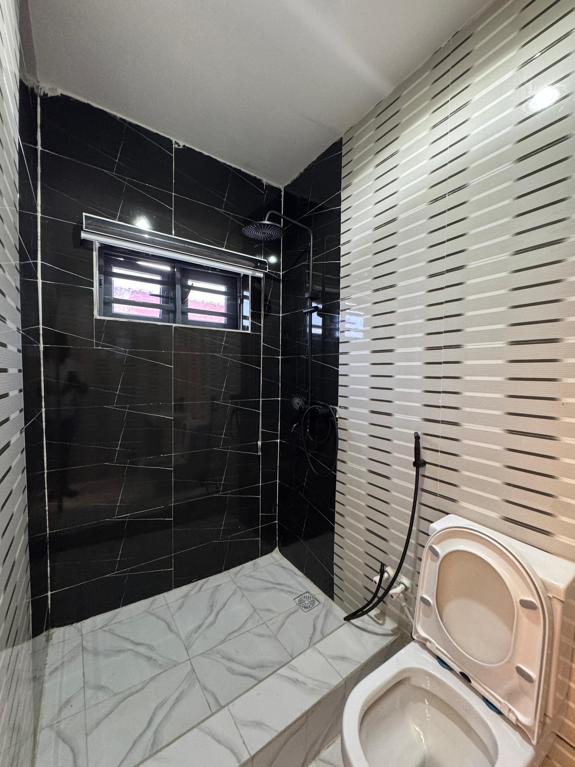 spacious-3-bedroom-apartment-freedom-way-lekki-phase-1 (1)