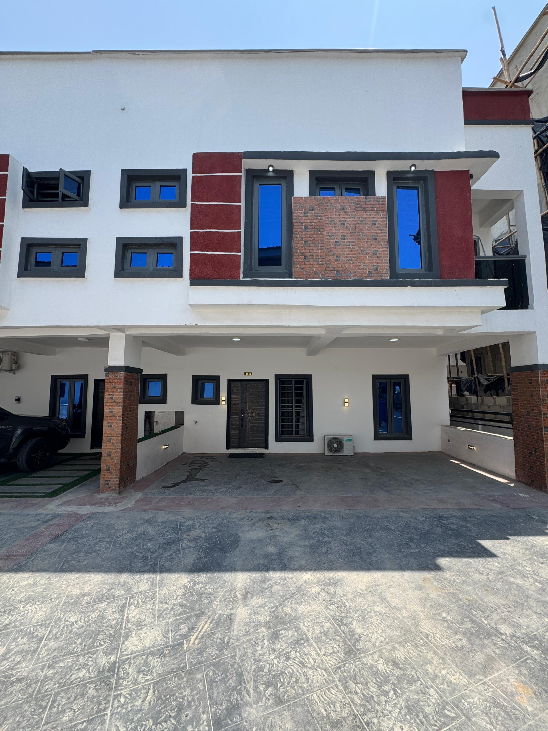 spacious-3-bedroom-apartment-freedom-way-lekki-phase-1