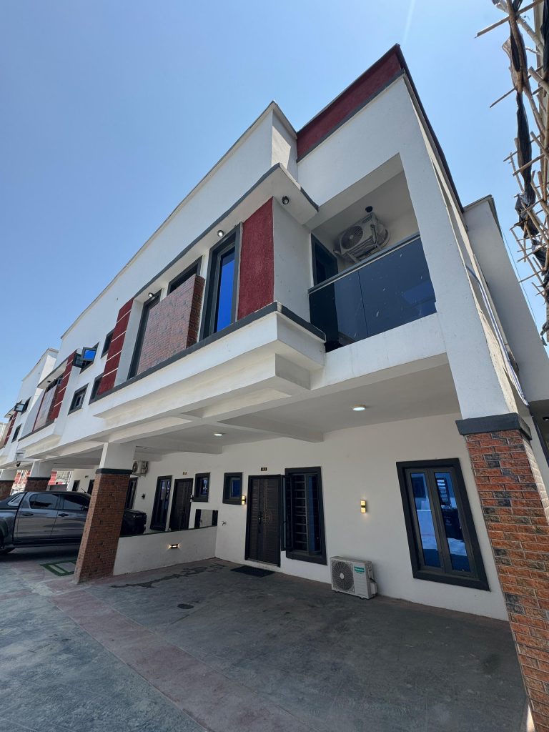 spacious-3-bedroom-apartment-freedom-way-lekki-phase-1
