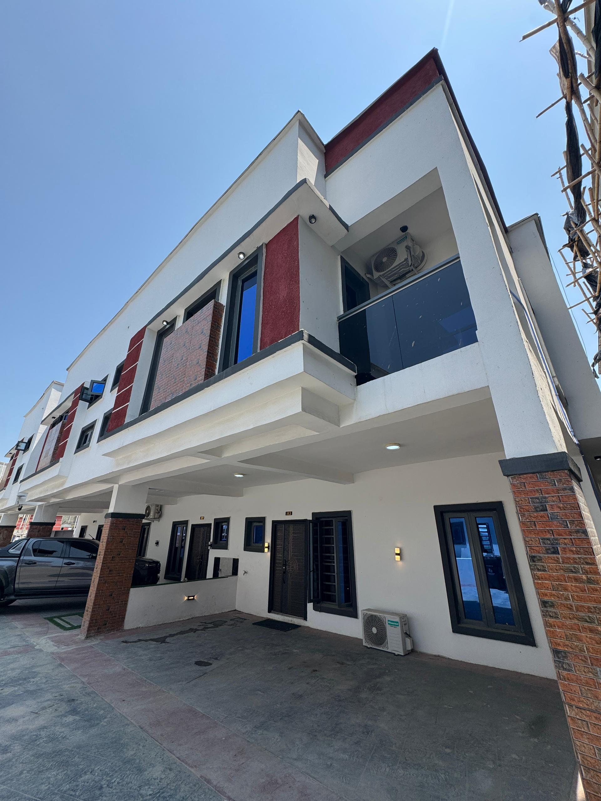 spacious-3-bedroom-apartment-freedom-way-lekki-phase-1 (16)