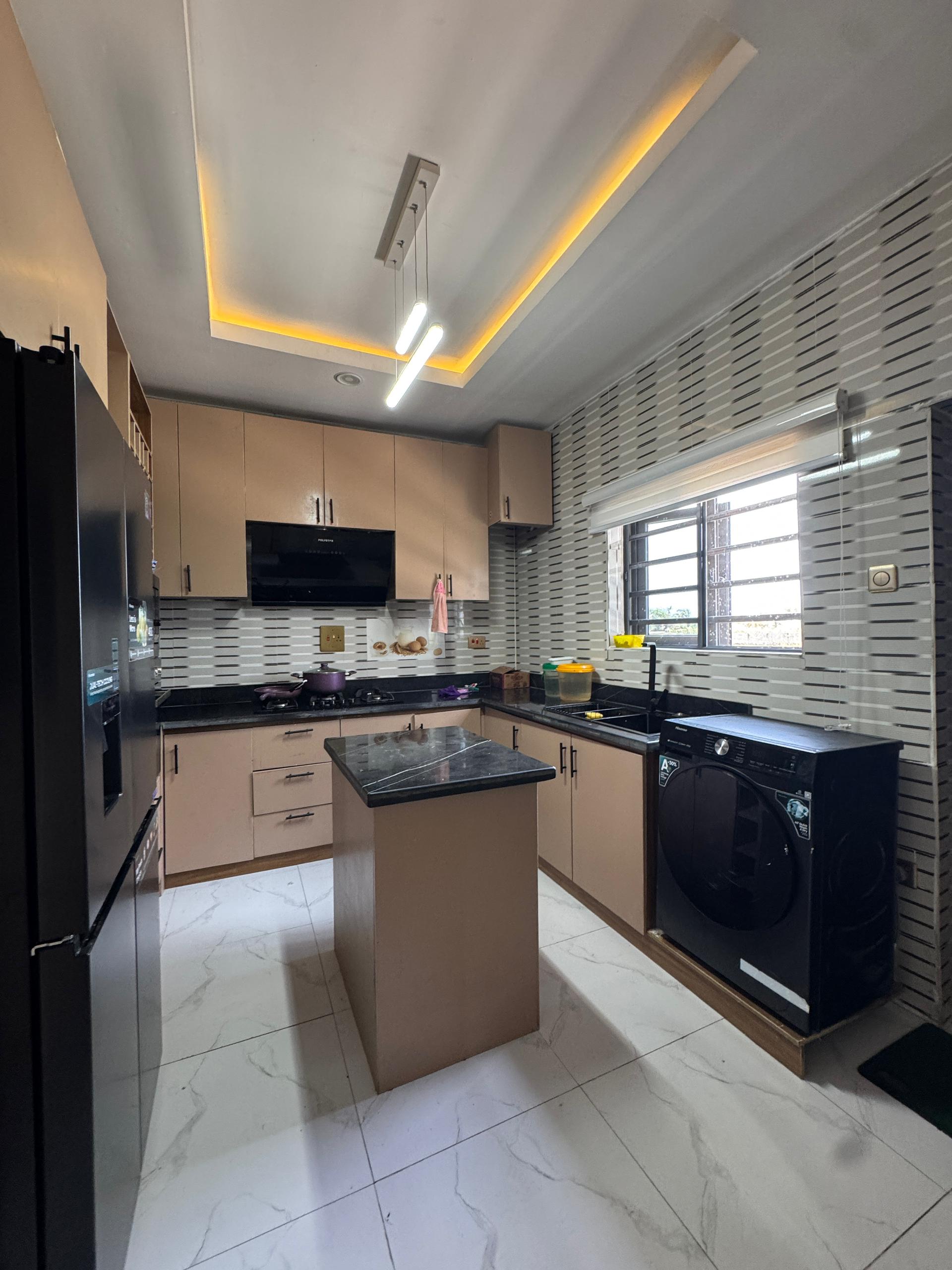 spacious-3-bedroom-apartment-freedom-way-lekki-phase-1 (2)
