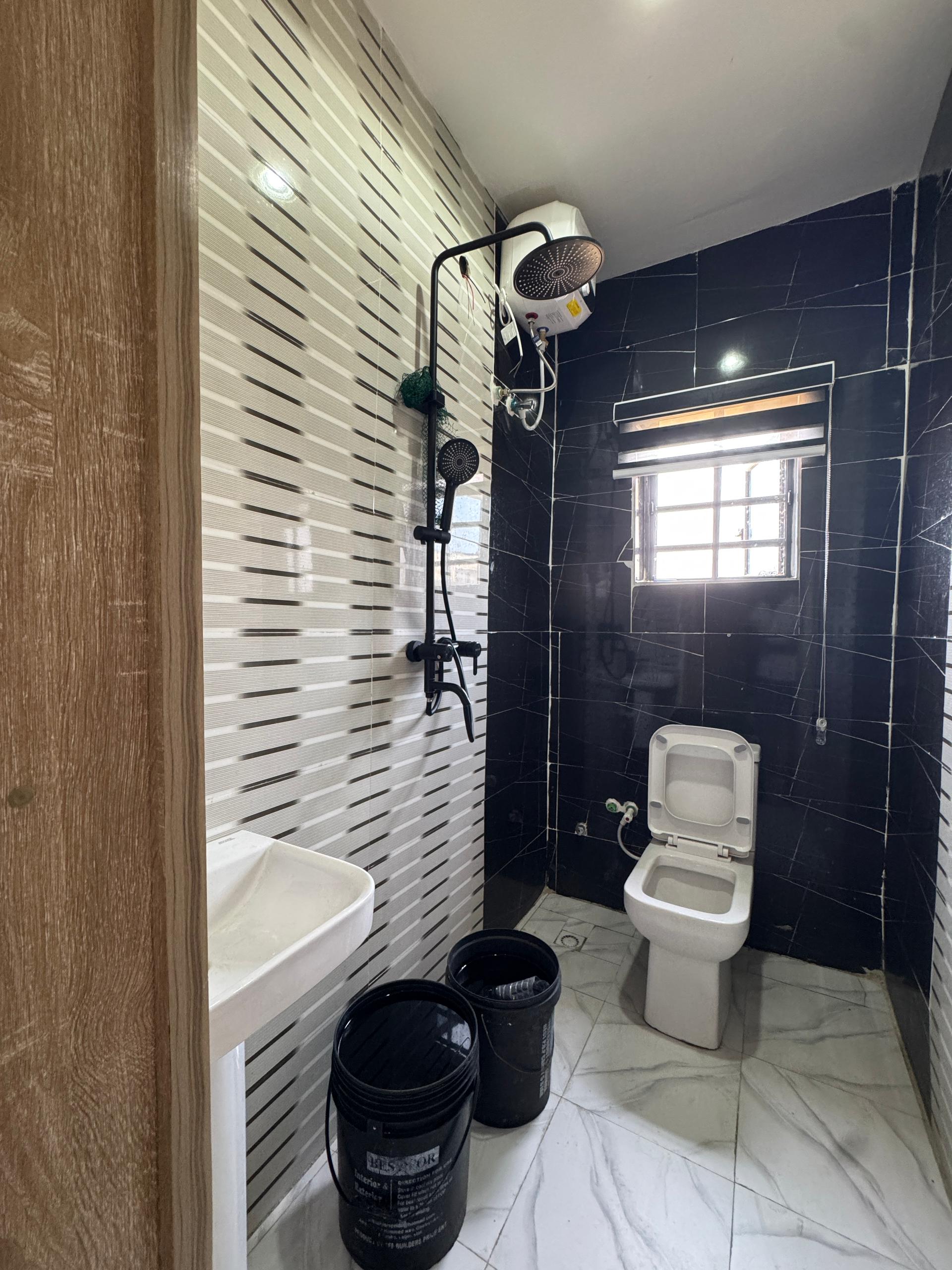 spacious-3-bedroom-apartment-freedom-way-lekki-phase-1 (4)