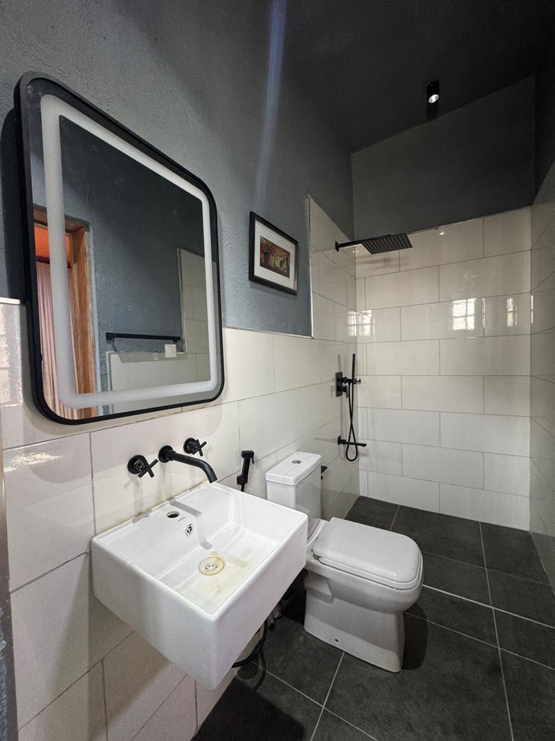 spacious-3-bedroom-apartment-freedom-way-lekki-phase-1 (5)