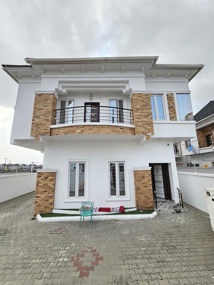 Fully detached Duplex