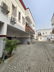 spacious-4-bedroom-terrace-duplex-for-sale-orchid-lekki (1)