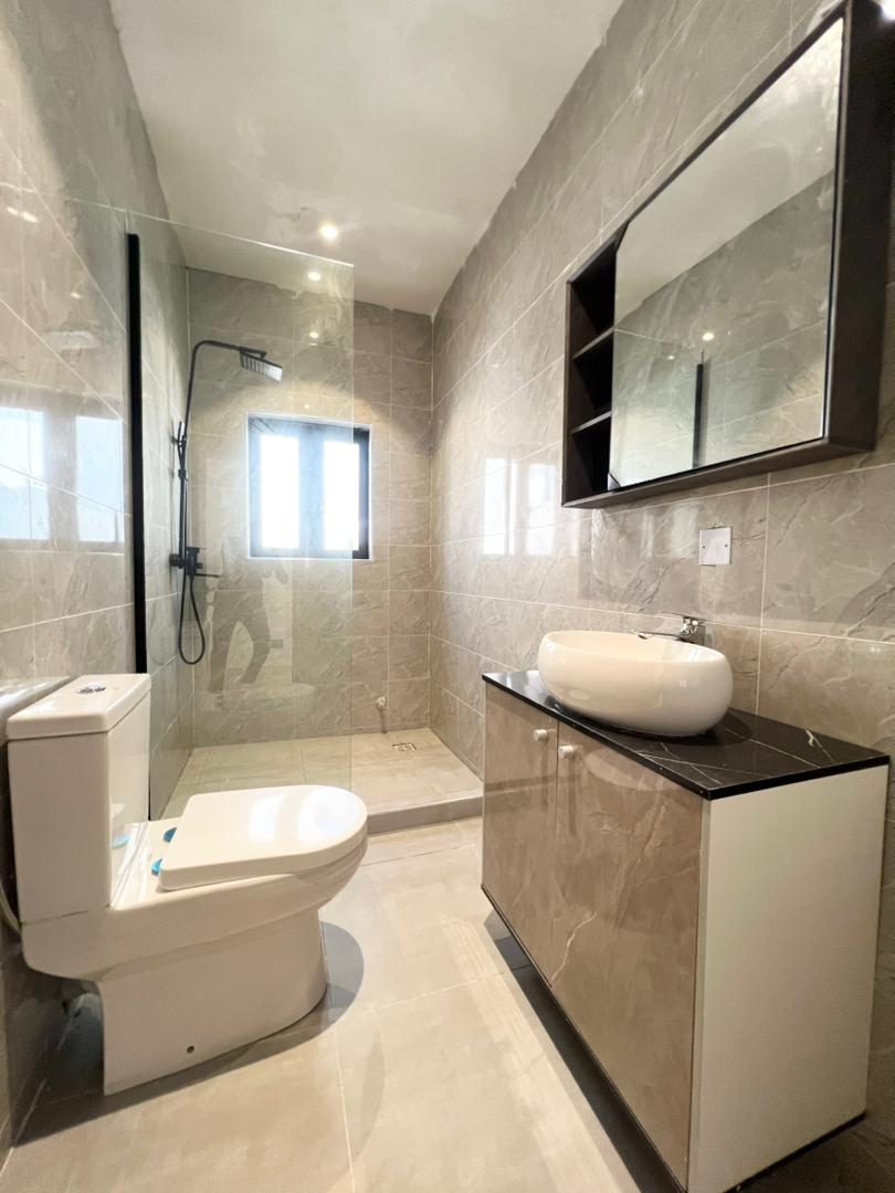 unit-2-5-bedroom-fully-detached-duplex-for-sale (14)