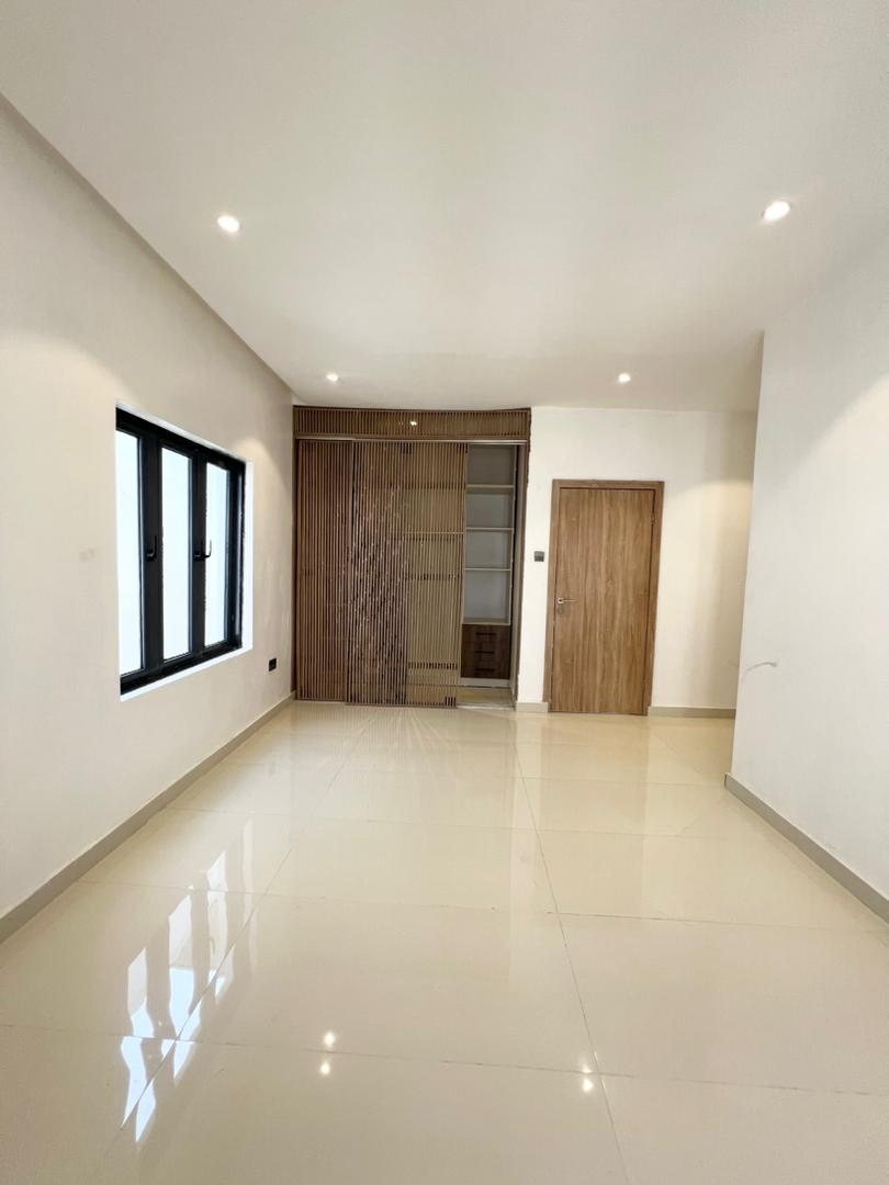 unit-2-5-bedroom-fully-detached-duplex-for-sale (15)